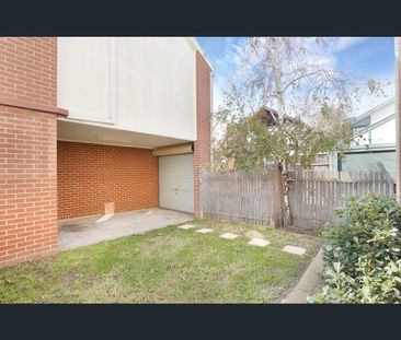 12 Neale Street, Kensington, Vic 3031 - Photo 5