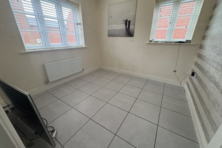 Violet Close - Photo 2