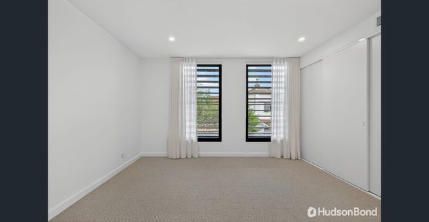 Brand New Luxury Townhouses on Prestigious Ruckers Hill, Northcote. - Photo 1