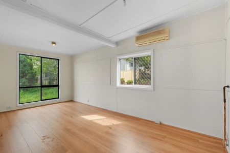 “SPACIOUS 5 BEDROOM FAMILY HOME FOR LEASE” - Photo 4