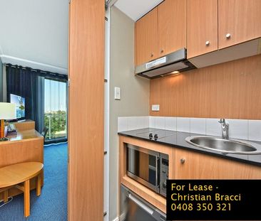 Fully Furnished Studio - With Parking - Photo 5