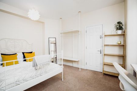 5 bedroom terraced house to rent - Photo 3