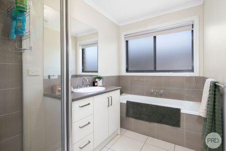 FAMILY HOME IN SEBASTOPOL - Photo 5