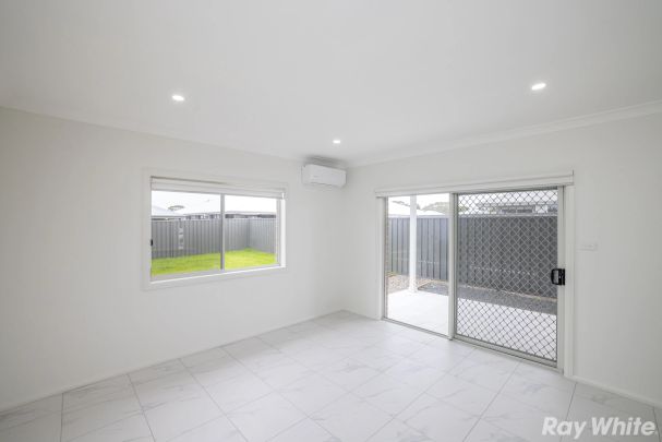 NEAT, CLEAN AND TIDY TOWNHOUSE IN NEW ESTATE! - Photo 1