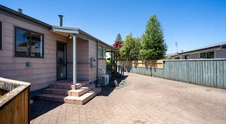 Spacious Family Home - Great Location - Photo 5