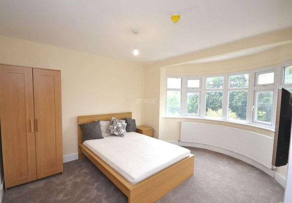 Church Road, Reading, Berkshire, RG6 - Photo 1