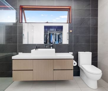 Extraordinary Family Living with Space, Comfort & Energy Efficiency - Photo 2