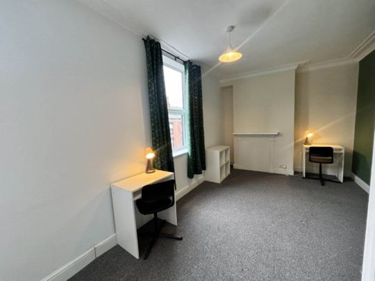 Aberdeen Walk (Room 2), Armley, Leeds - Photo 1