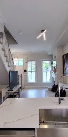 Spacious 3 Bed, 2 Bath Corner Suite with Private Garden and Fireplace - Photo 1