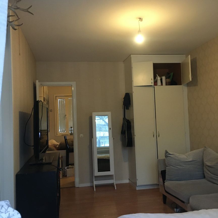 Hjulsta backar, Spånga - Photo 1