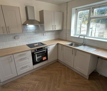 3 bedroom end of terrace house to rent - Photo 6