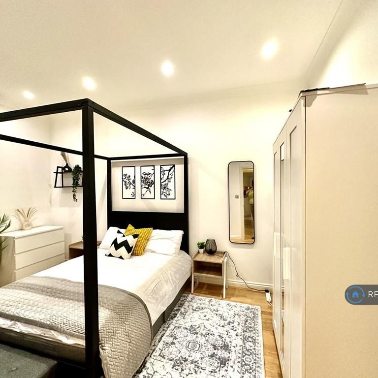 1 bedroom in a house share to rent - Photo 1