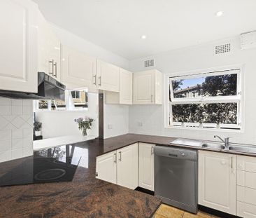 Stylish Beachside Living in a Cosmopolitan Location - Photo 5