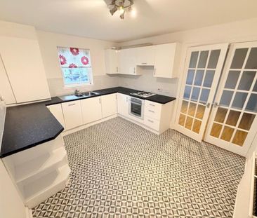 3 bedroom flat to rent - Photo 2