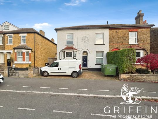 Princes Road, Romford, RM1 - Photo 1