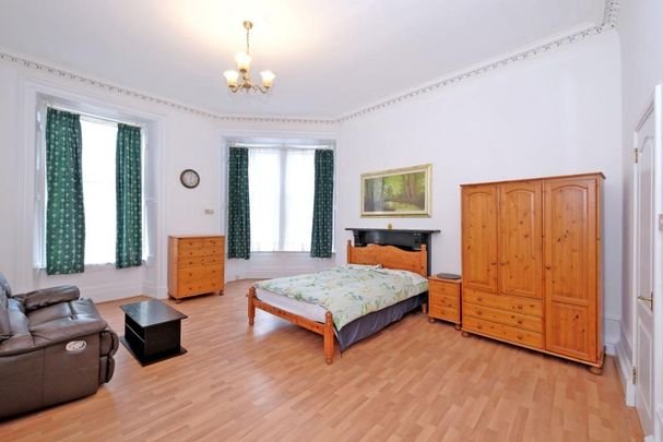 3 bedroom flat to rent - Photo 1
