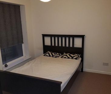 2 Bed Flat, West Lodge, E16 - Photo 4