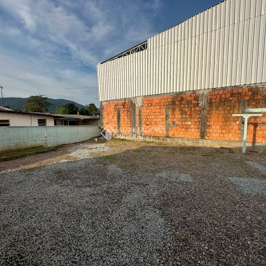 Casa com 2 quartos e 70m² para alugar em Sul Do Rio, Santo Amaro da Imperatriz. - Foto 1