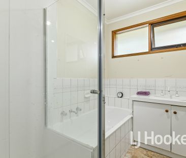 Comfortable Three Bedroom Family Home - Photo 1