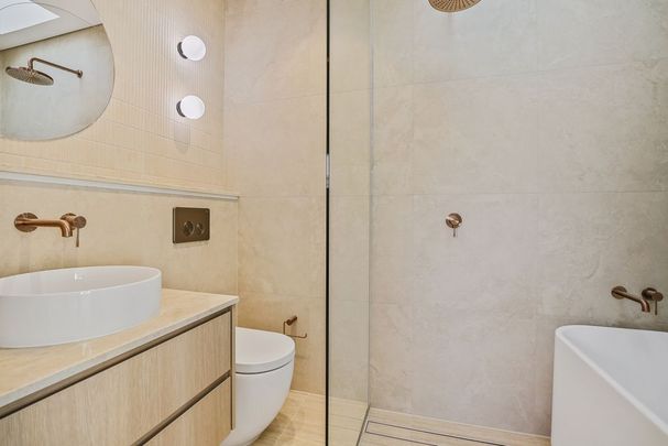 Brand New, Designer Luxury 3-4 Bedroom, 3 Bathroom, 2 Car Basement Parking, Sun-Kissed Family Home, Conveniently Located in a Dress Circle Location - Photo 1