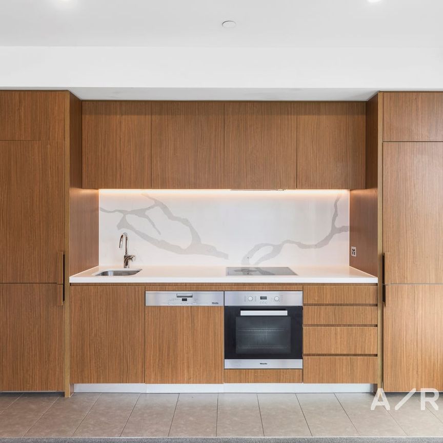 Contemporary 1-Bedroom Plus Study in Prestigious Parque Complex - Photo 1