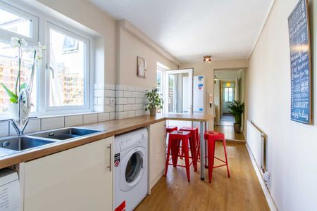 Room 4 - Photo 5