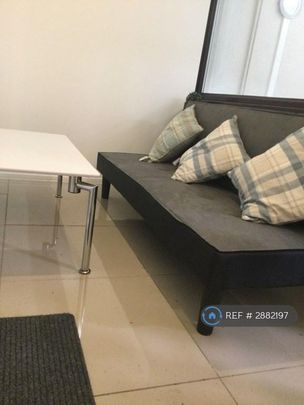 6 bedroom terraced house to rent - Photo 1