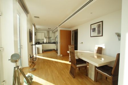 2 bedroom Penthouse to let - Photo 5