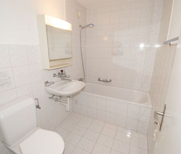 Grosszügig an zentraler und doch ruhiger Lage mit weiten Grünflächen - Photo 5
