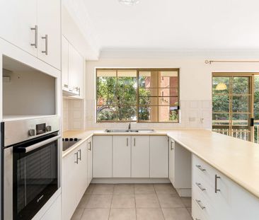 Oversized apartment in a convenient location - Photo 2