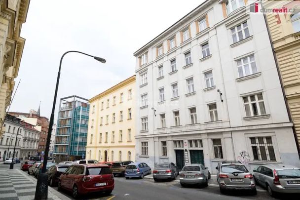 Nádherný stylový a plně vybavený byt 1+1 v centru Prahy - Fotografie 1