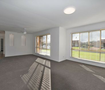 Spacious Family Home in a Quiet, Convenient Location - Photo 2
