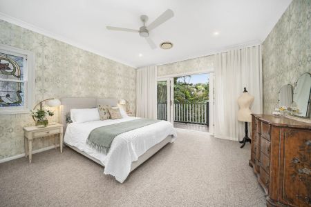 Charming Family Living in Peaceful, Leafy Cul-de Sac - Photo 2