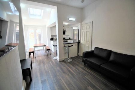 6 bedroom terraced house to rent - Photo 5