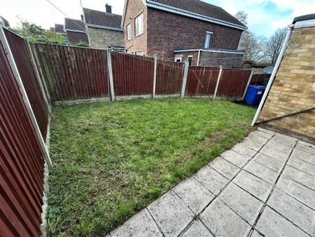 Lilac Crescent, Doncaster, Edlington - Photo 2