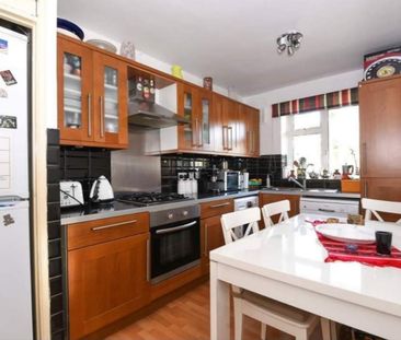 2 Bed Flat, Charters Close, SE19 - Photo 4