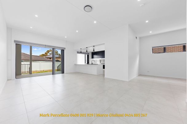 Modern oversized 4 bedroom Duplex Plus Separate Study Nook - Photo 1