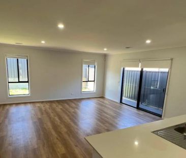 “Luxurious 4-Bedroom Modern Home in Prestigious Truganina” - Photo 3