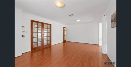 LARGE FAMILY HOME IN CENTRAL ILUKA LOCATION - Photo 2