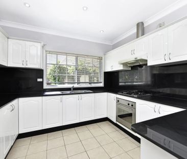 Four bedroom family home in convenient Burwood location - Photo 3