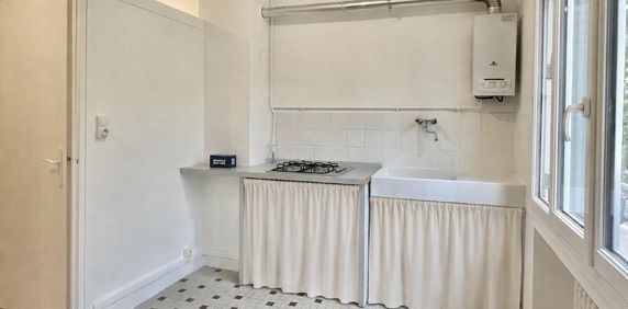 Location Appartement 1 pièce 30m² LYON 7ème - Photo 2