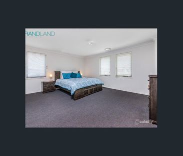 Spacious 5-Bedroom Family Home in Prime Edmondson Park Location! - Photo 5