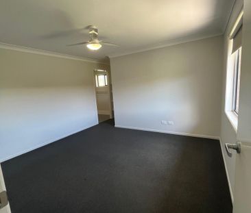 Fantastic 3 Bedroom, 2 Bathroom Property - Photo 2