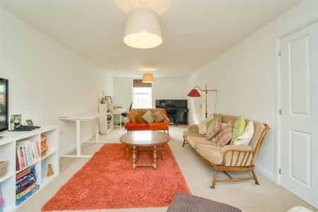 4 bedroom House To Let - Photo 2