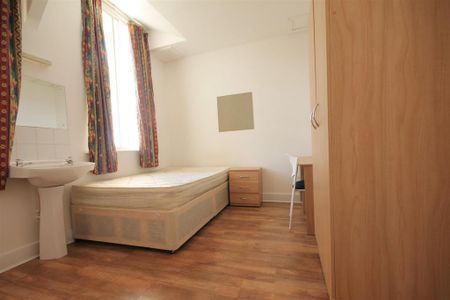 5 bedroom apartment to rent - Photo 3