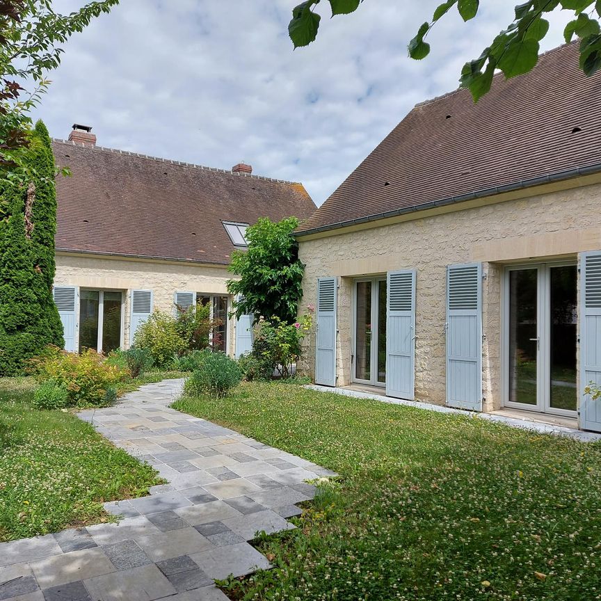 SENLIS - rue Carnot : Villa rénovée offrant de beaux volumes et son jardin arboré - Photo 1