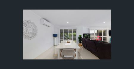 PRIVATE & PEACEFUL 3 BEDROOM HOME IN PRIME ROBINA LOCATION! - Photo 2