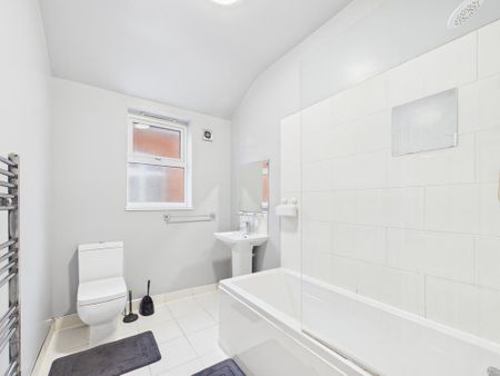 2 bedroom flat to rent - Photo 4