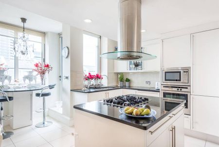 3 bedroom flat to rent - Photo 4