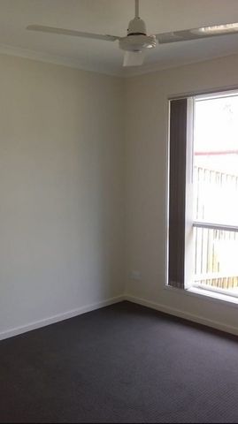 Quite 3 Bedroom apartment! - Photo 3